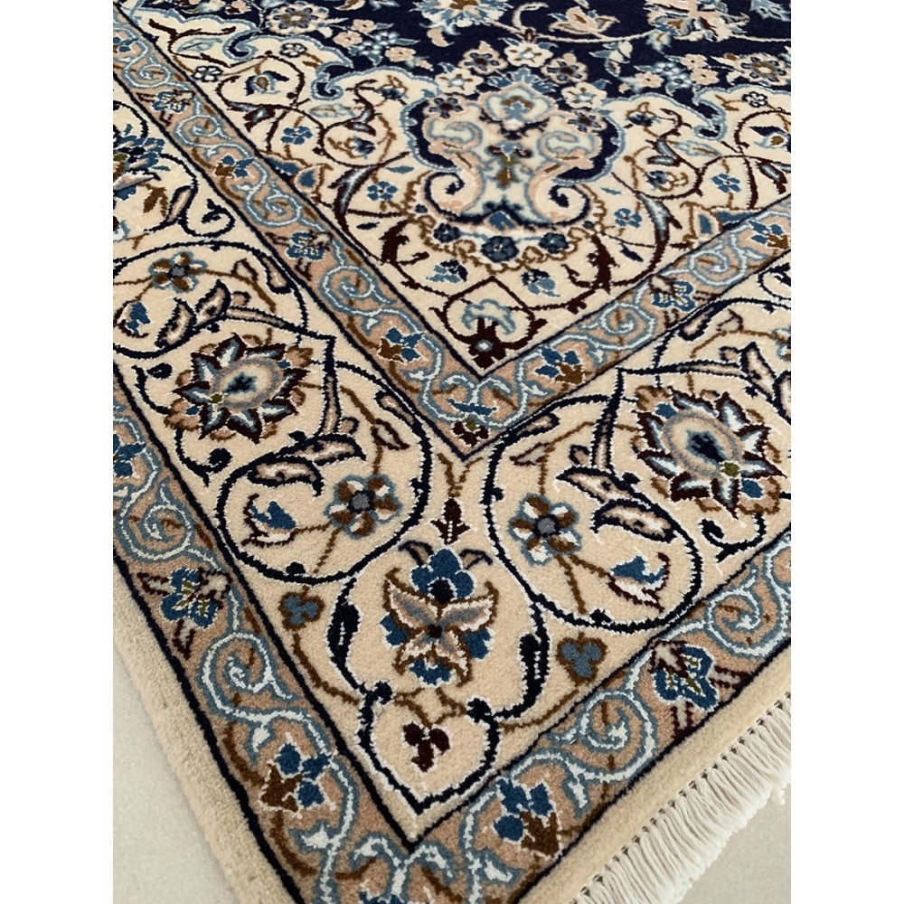Tappeto persiano in lana Nain misura 130x211 cm