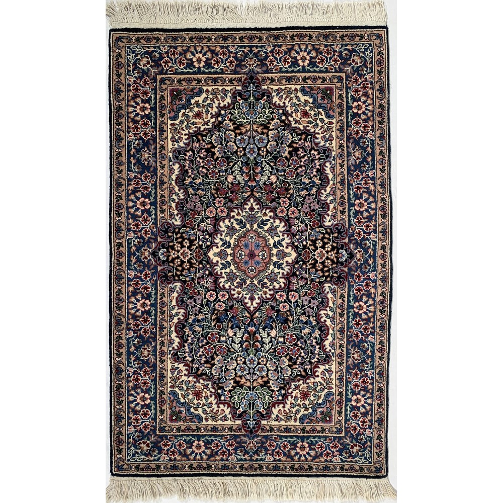 Tappeto Berkana blu annodato a mano 76x122 cm