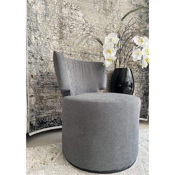 Poltrona in tessuto grigio chiaro