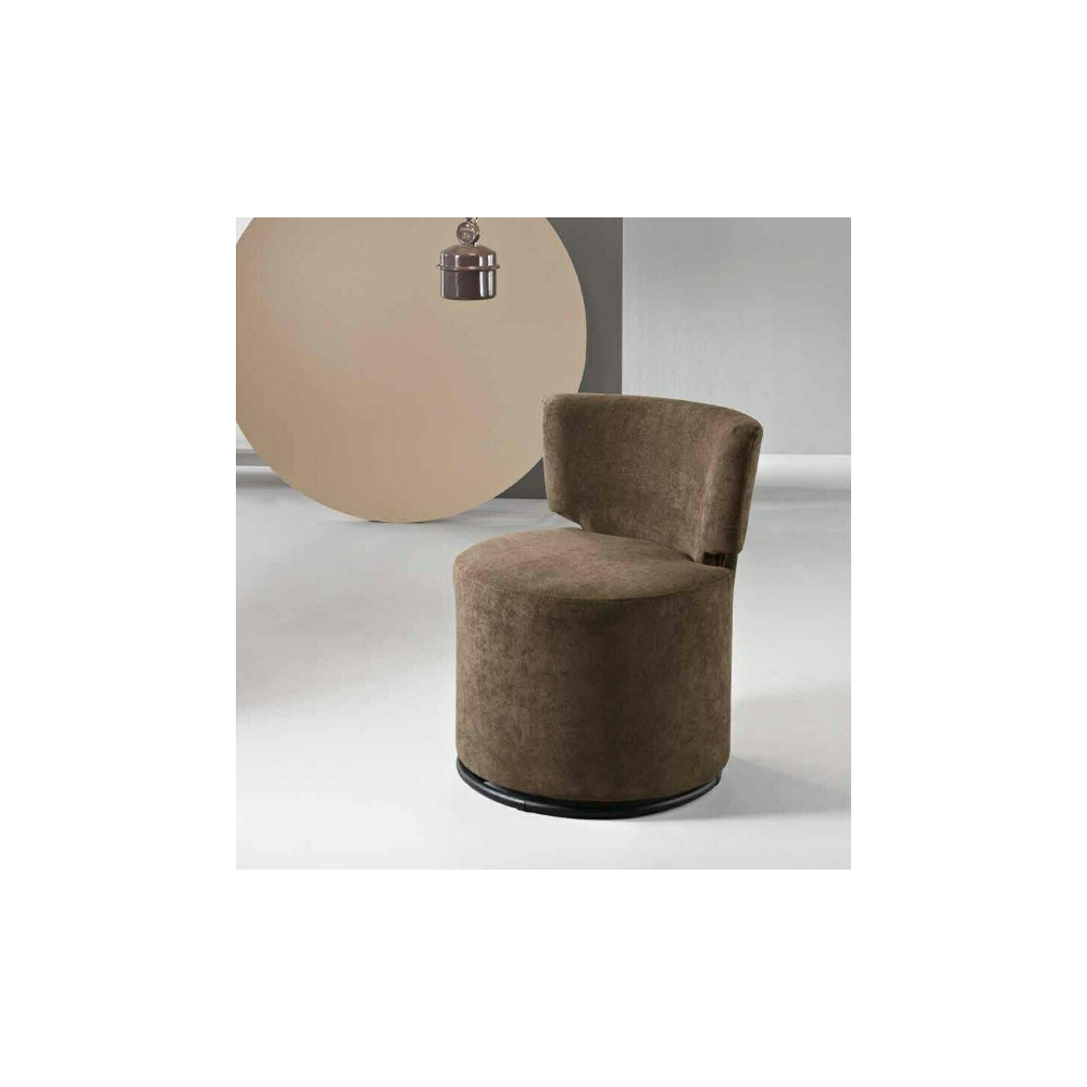 Poltrona in tessuto marrone