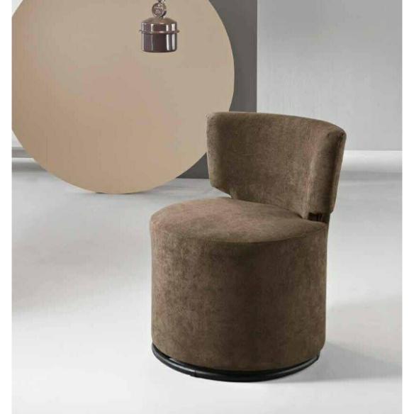 Poltrona in tessuto marrone