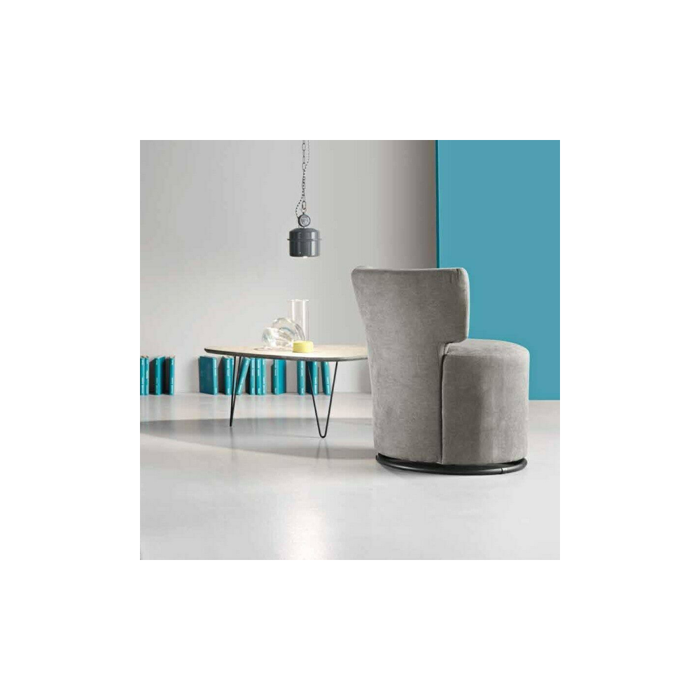 Poltrona in tessuto grigio chiaro