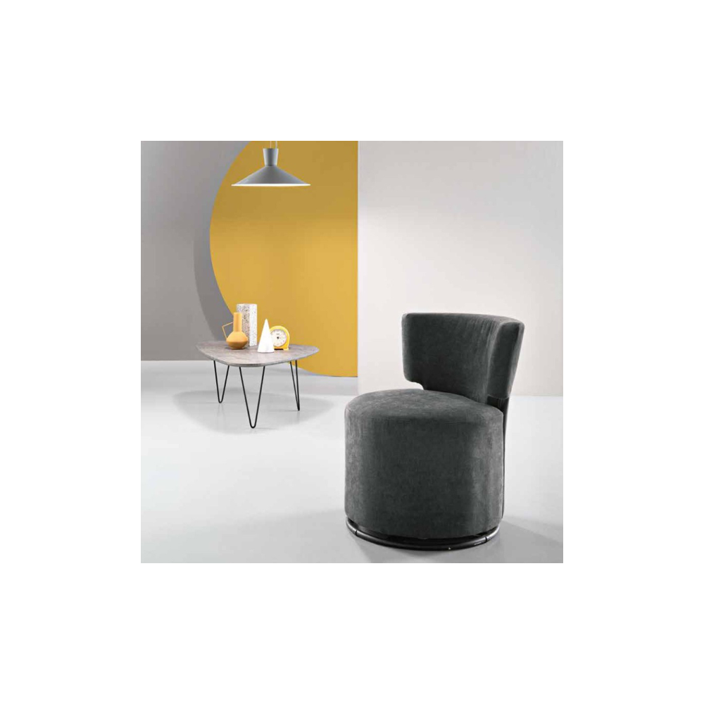 Poltrona in tessuto grigio scuro