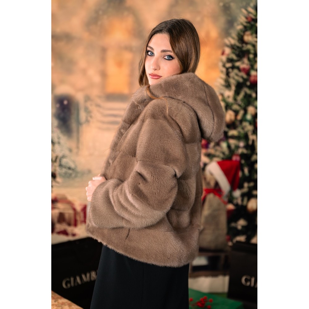 giacca in pelliccia di visone con cappuccio colore pastel