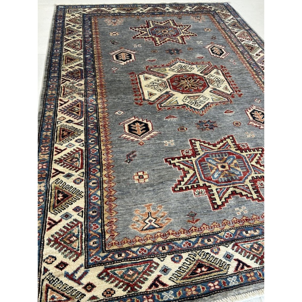 Tappeto Kazak Extra Fine Annodato a Mano – Pregiato Tappeto Orientale