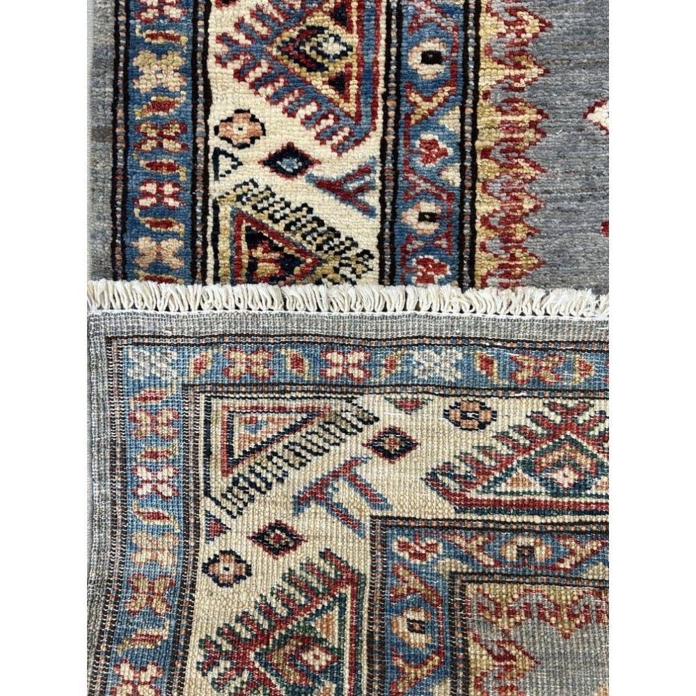 Tappeto Kazak Extra Fine Annodato a Mano – Pregiato Tappeto Orientale