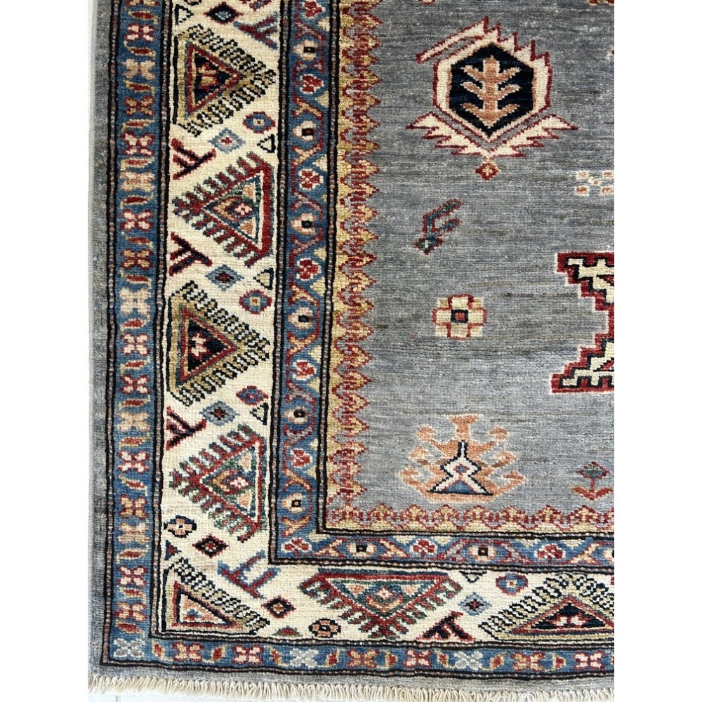 Tappeto Kazak Extra Fine Annodato a Mano – Pregiato Tappeto Orientale