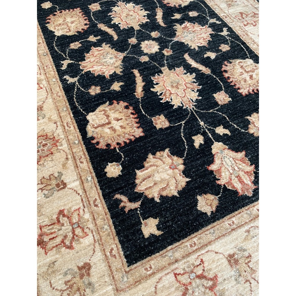 Tappeto floreale nero in lana Ziegler misura 97x140 cm