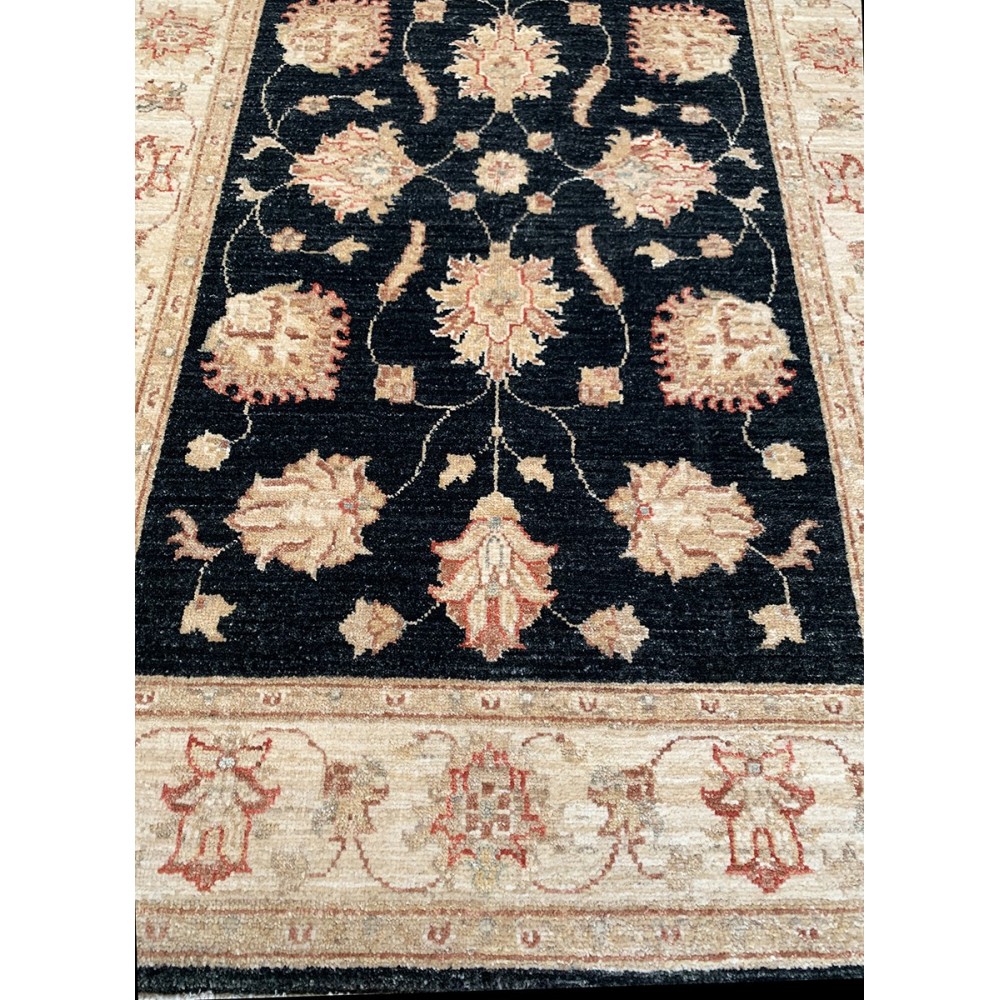 Tappeto floreale nero in lana Ziegler misura 97x140 cm