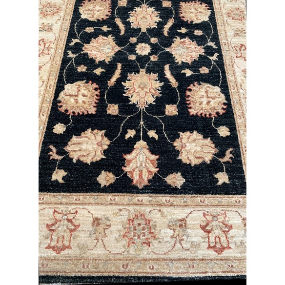 Tappeto floreale nero in lana Ziegler misura 97x140 cm