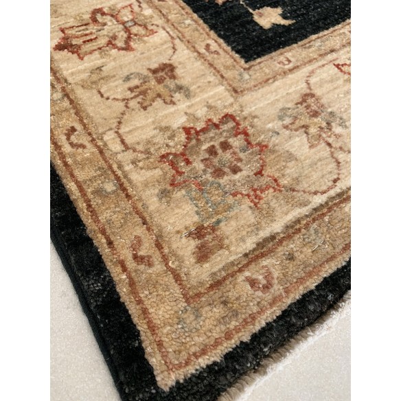 Tappeto floreale nero in lana Ziegler misura 97x140 cm